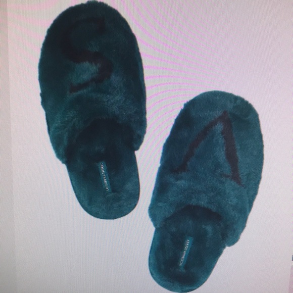 Victoria’s Secret closed toe Faux Fur slipper deepest green medium New - Picture 2 of 6